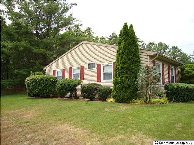 2nd image of 8 Buttonwood Lane