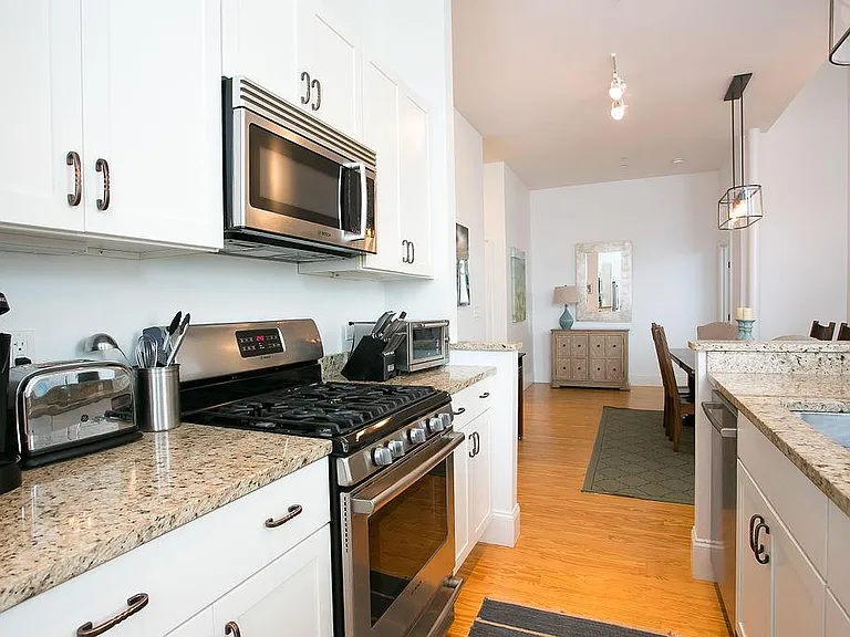 32 Carey St #1D — Photo 12
