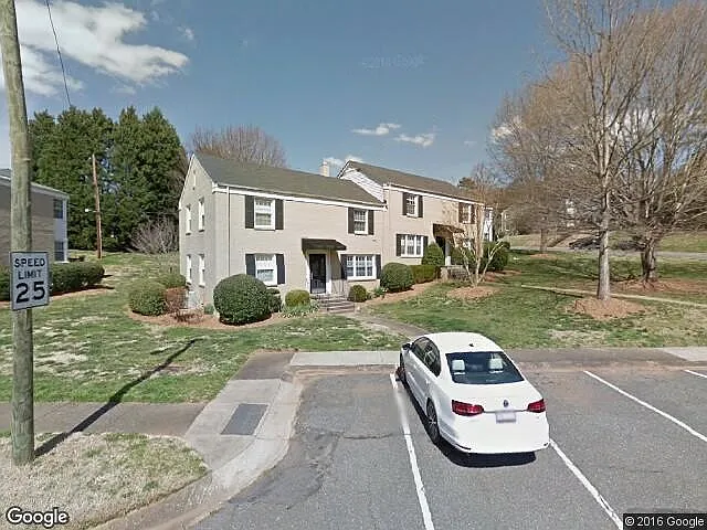 304 Wakefield Dr APT B photo 1