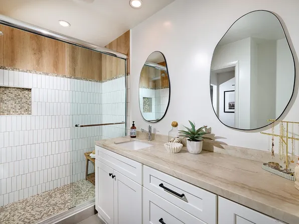 930 Via Mil Cumbres Unit 33, Solana Beach, CA 92075