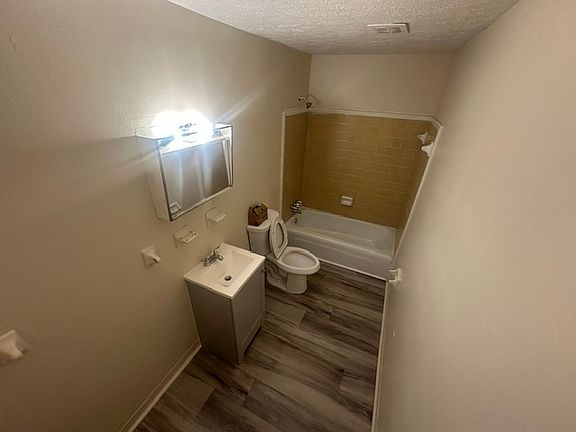 4th image of 611 Reid St #G