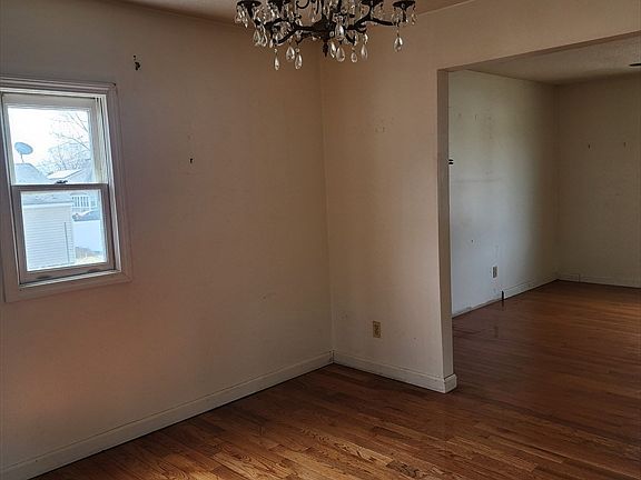 5th image of 61 Monticello Ave