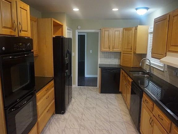 2nd image of 1403 Stephens Dr NE