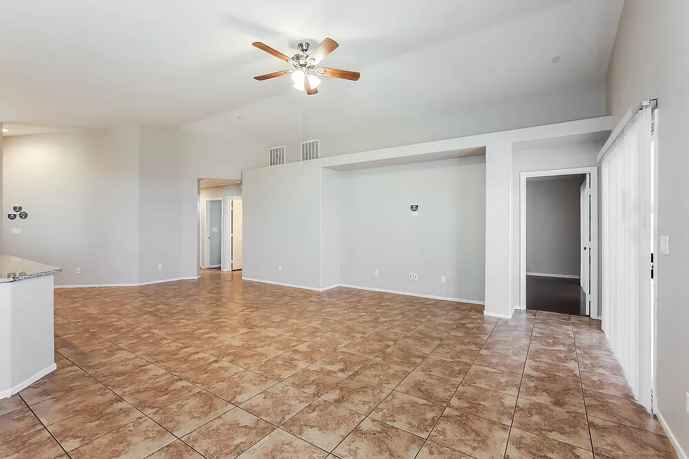 3 bed, 2.0 bath, 1410 sqft, $2,055 — Photo 3