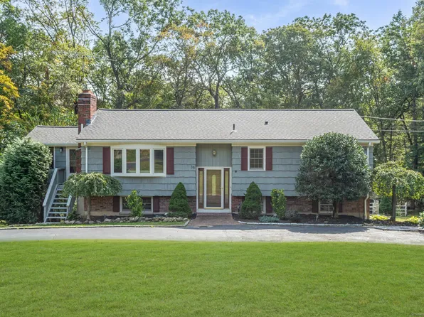 35 Dexter Drive, Shelton, CT 06484