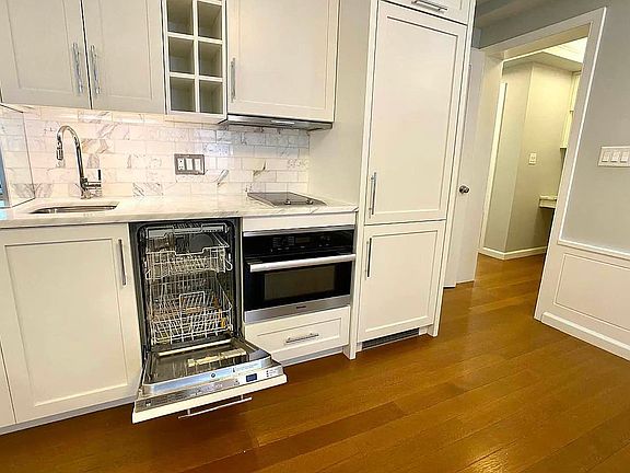 3rd image of 240 W 73rd St APT 601