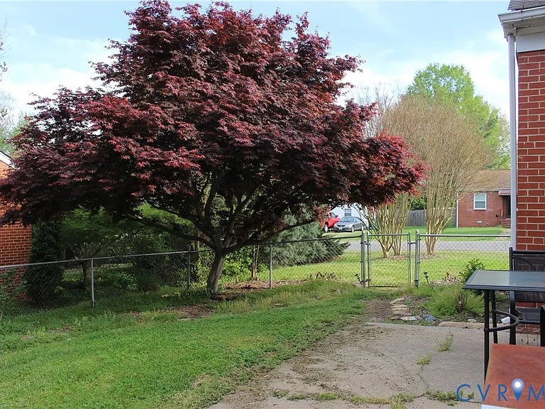 2300 Farrand St — Photo 24