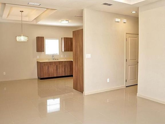 5th image of 1408 Deer Hls APT 3