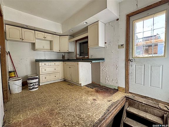 5th image of 407 Broad STREET