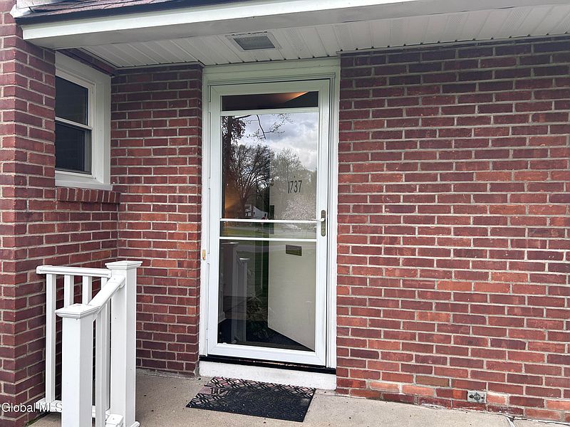 3rd image of 1737 Lexington Parkway