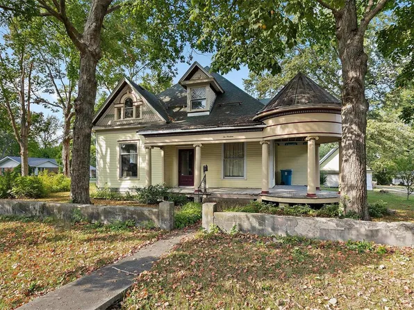 219 W 3rd St, Trenton, IL 62293