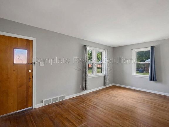 3rd image of 44 Lee Ave