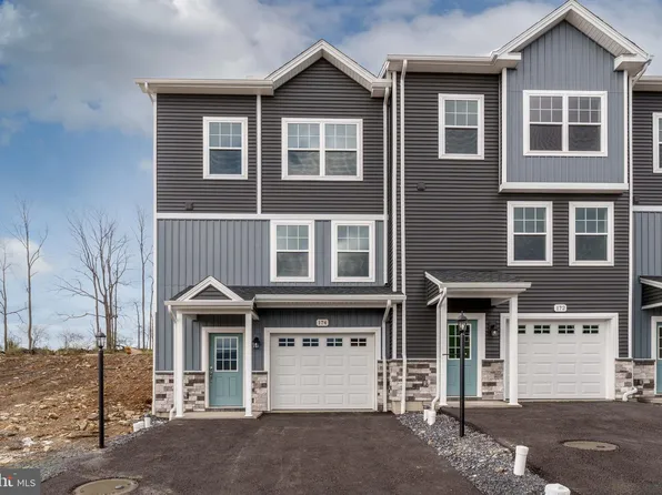 174 Highpoint Park Dr, Pleasant Gap, PA 16823
