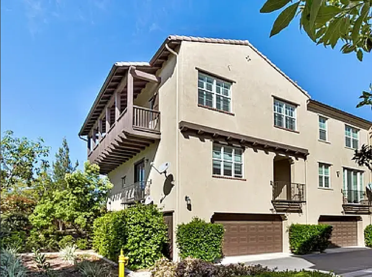 Building Photo - 4468 Owens St #106