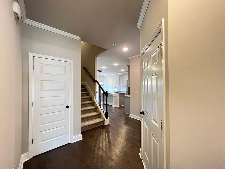 129 Camden Park Dr — Photo 2