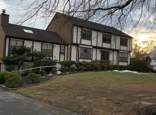 228 Yale Dr, Lincroft, NJ