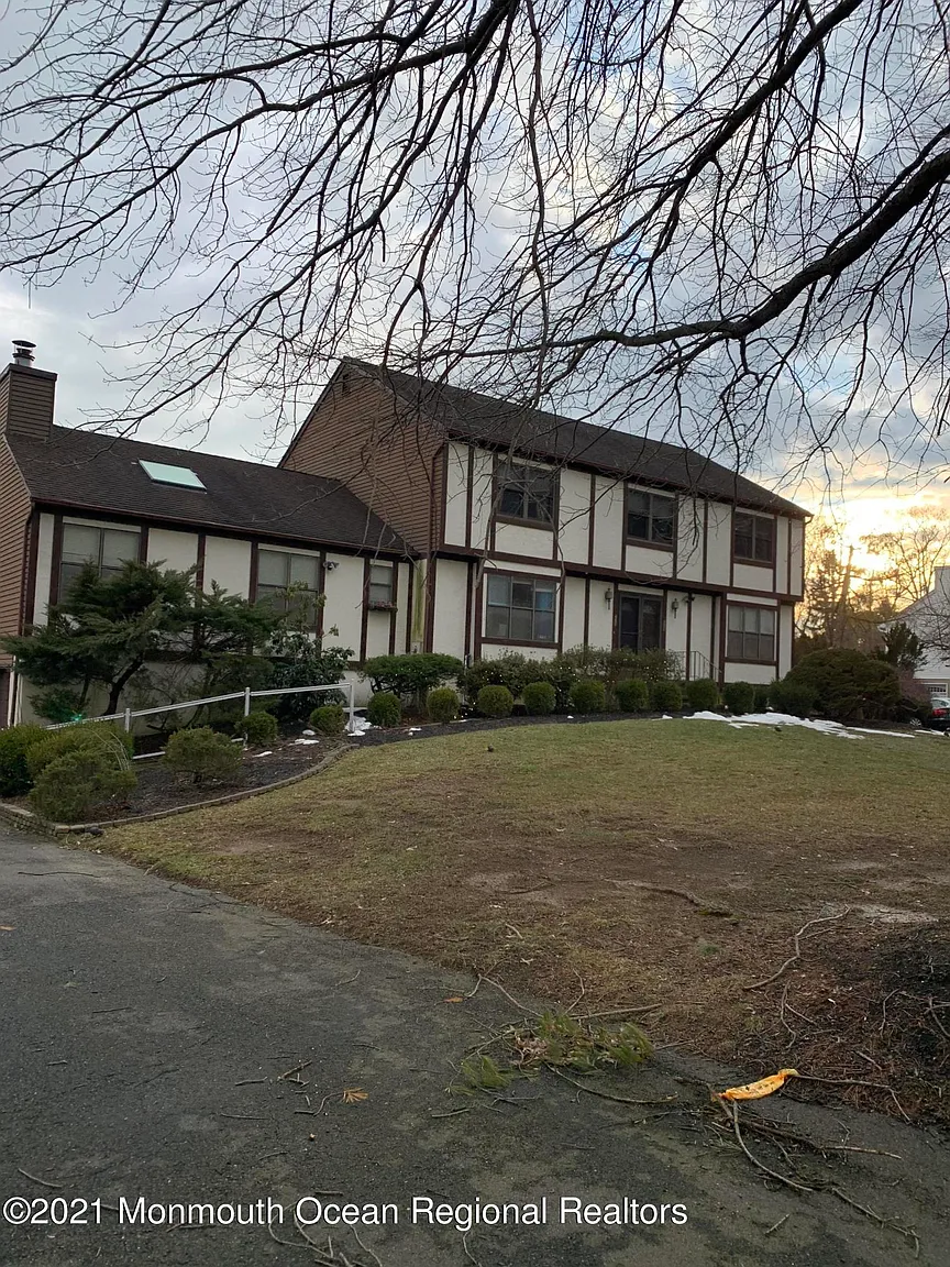 228 Yale Dr photo 1