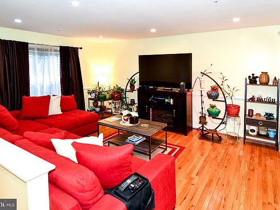 2nd image of 3116 Barcroft Dr
