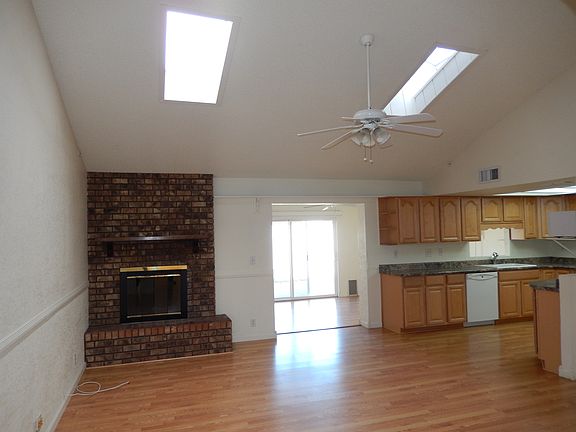 FAMILY ROOM W/FIREPLACE 