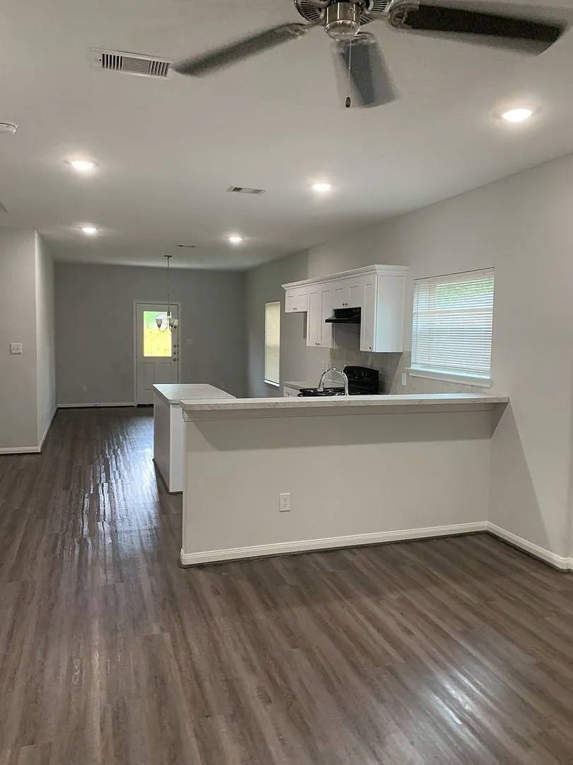 9026 Everglade St — Photo 3