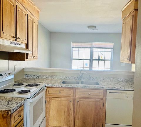 3rd image of 4052 Cedars Pkwy APT C
