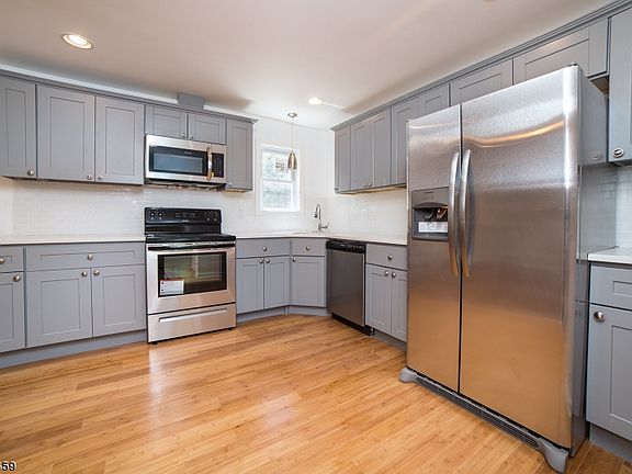 3rd image of 9 Larch Ave
