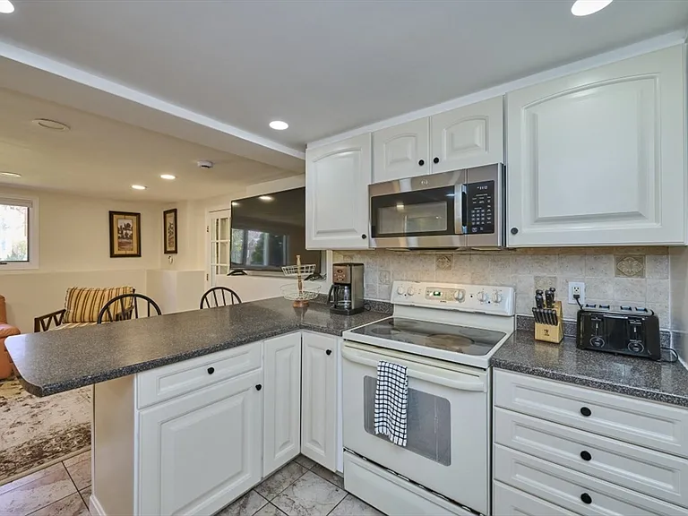 37 Locust St #1 — Photo 13