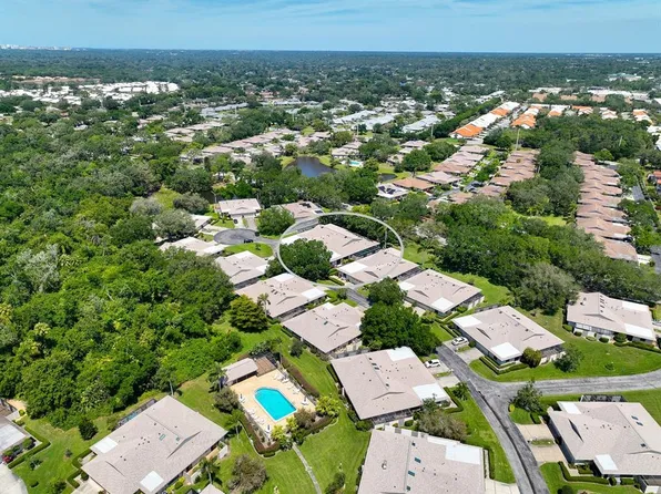 4493 Lake Vista Dr #2, Sarasota, FL 34233