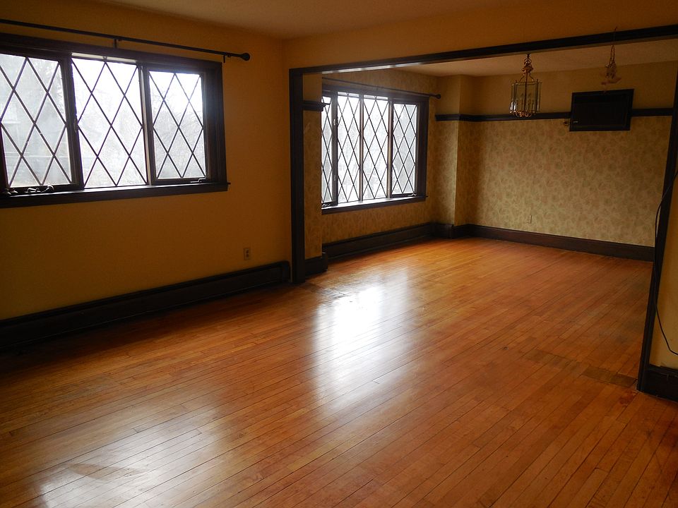 living/dining area
