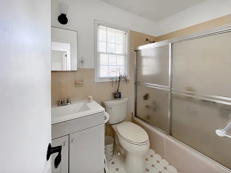 18 Old Riverhead Rd — Photo 10