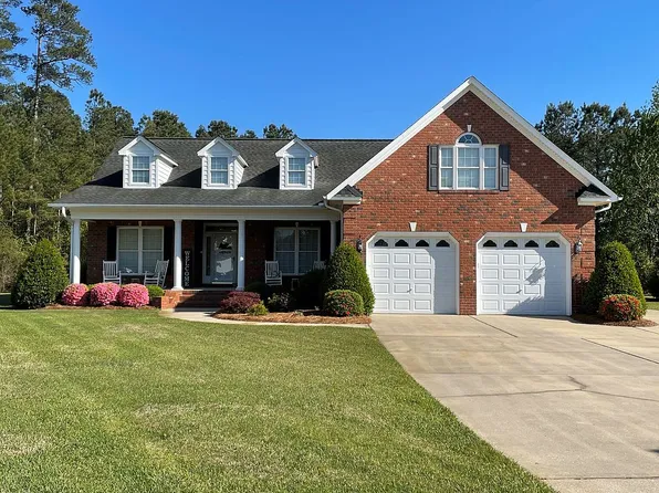 4520 Grip Dr, Fayetteville, NC 28312