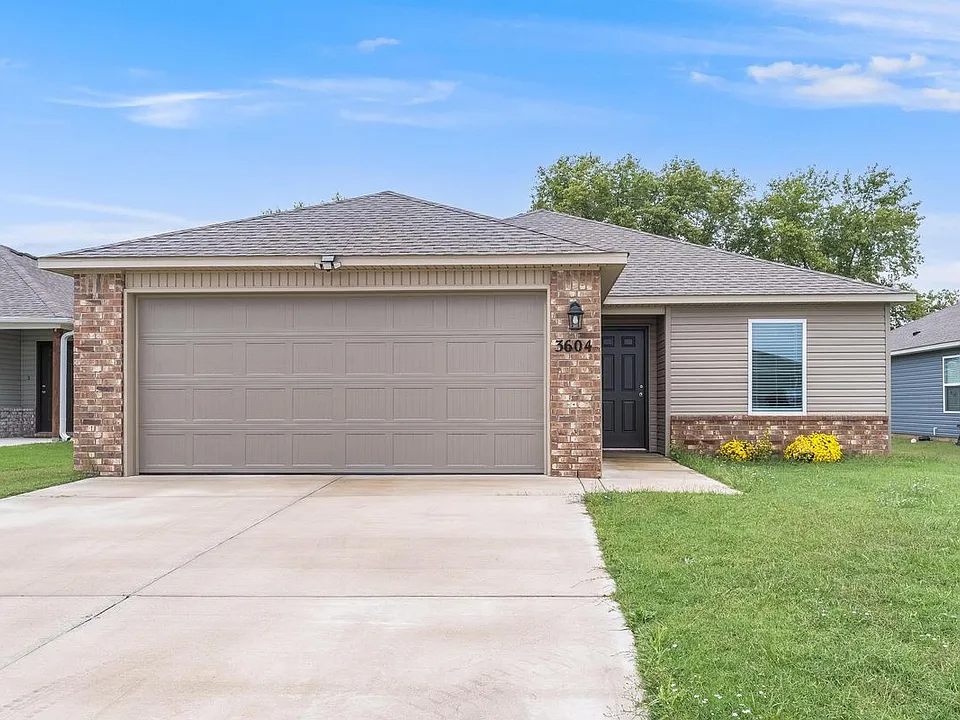 3604 N Hariet Dr