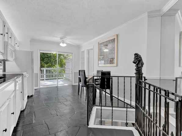 821 Vestavia Villa Ct #821, Birmingham, AL 35226