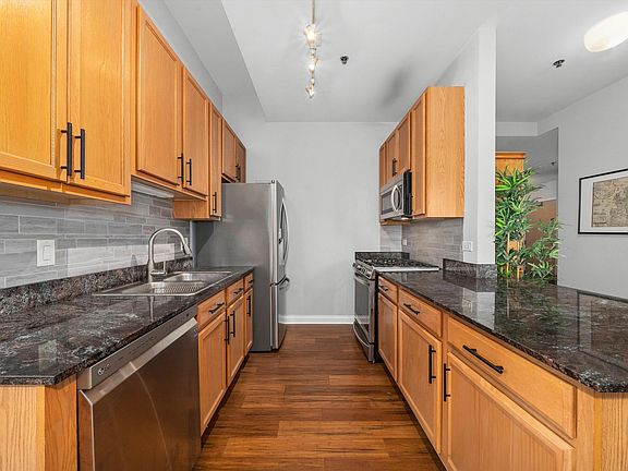 3rd image of 8 W Monroe St APT 1704