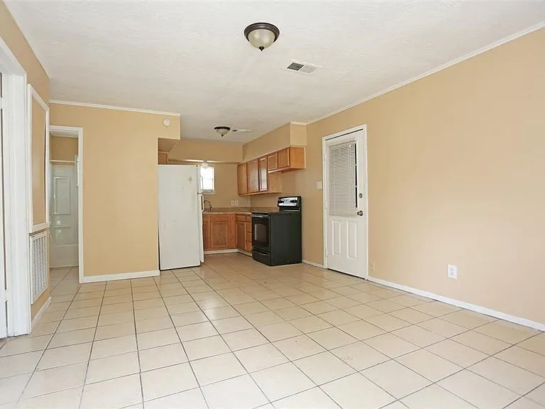 2460 W Shane St #1 — Photo 2