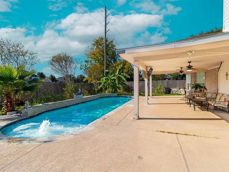 17531 Aspen Ridge Ct — Photo 32