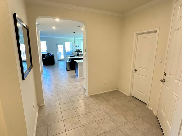 124 Rocroi Dr — Photo 16