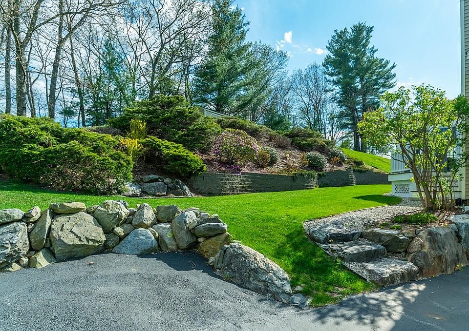 2nd image of 34 Blueberry Ln