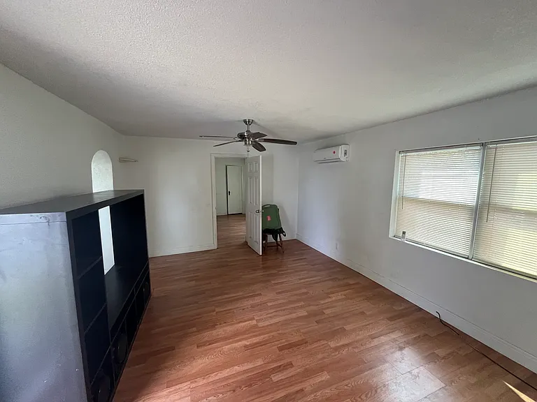 1018 N 17th Ct #1B — Photo 8