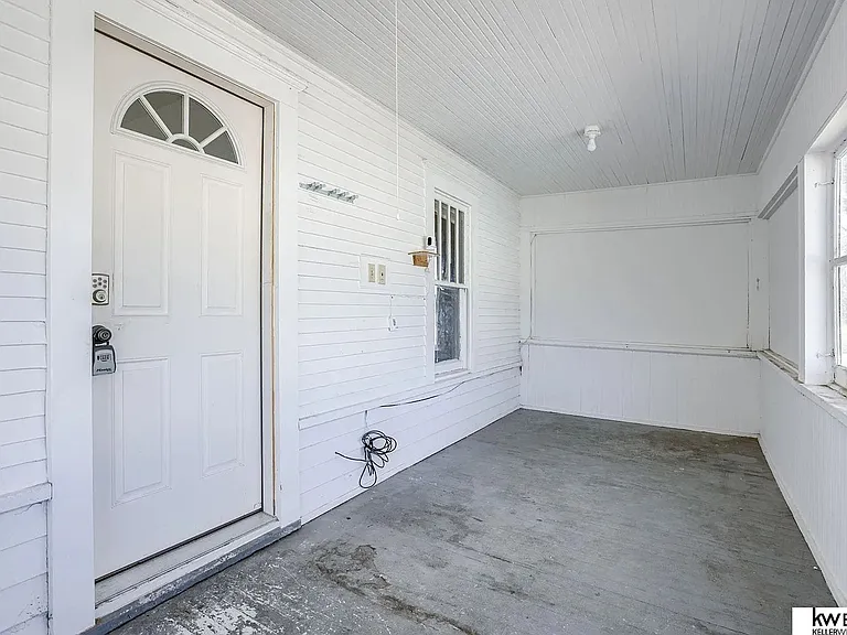 4542 Franklin St — Photo 17