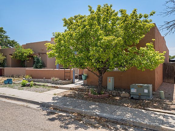 3rd image of 3913 Los Milagros