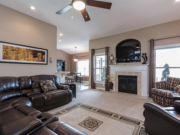 3rd image of 28597 Twain Dr