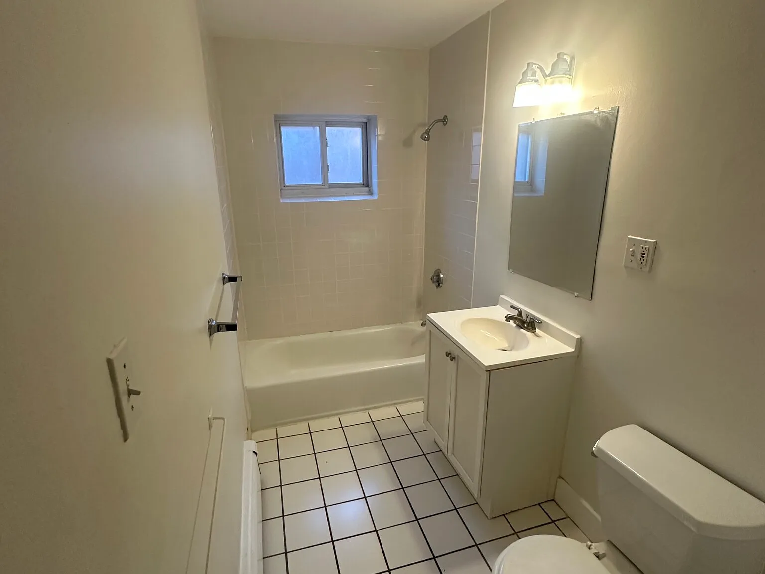 2 bed, 1.0 bath, $3,000 — Photo 2