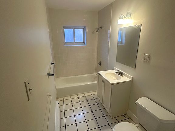 2nd image of 61 Selkirk Rd APT 11
