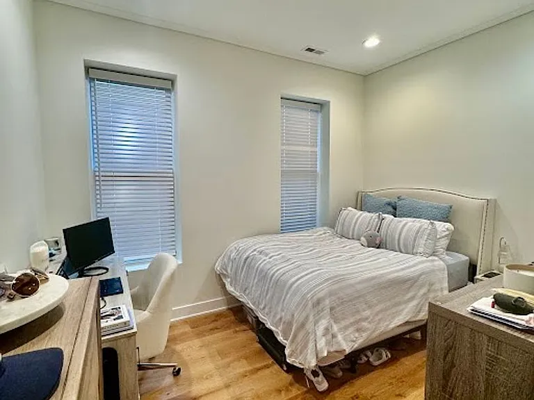 2624 N Lincoln Ave — Photo 3