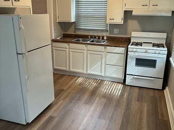 3rd image of 4501 Standish Dr