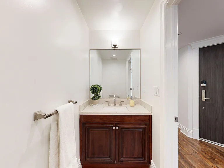907 S Shenandoah St #101 — Photo 12