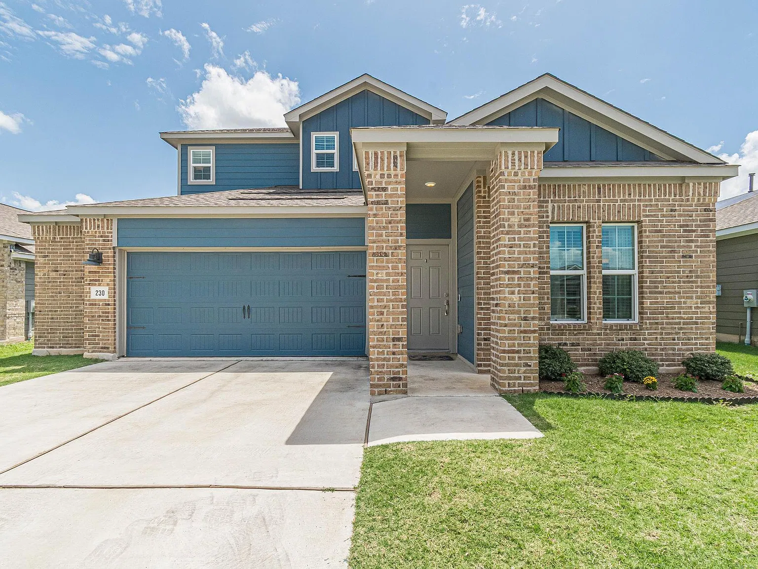 4 bed, 2.5 bath, 2532 sqft, $3,200 — Photo 2