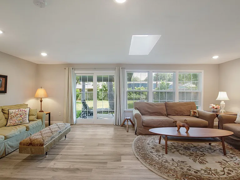 Merkens Dr — Photo 8