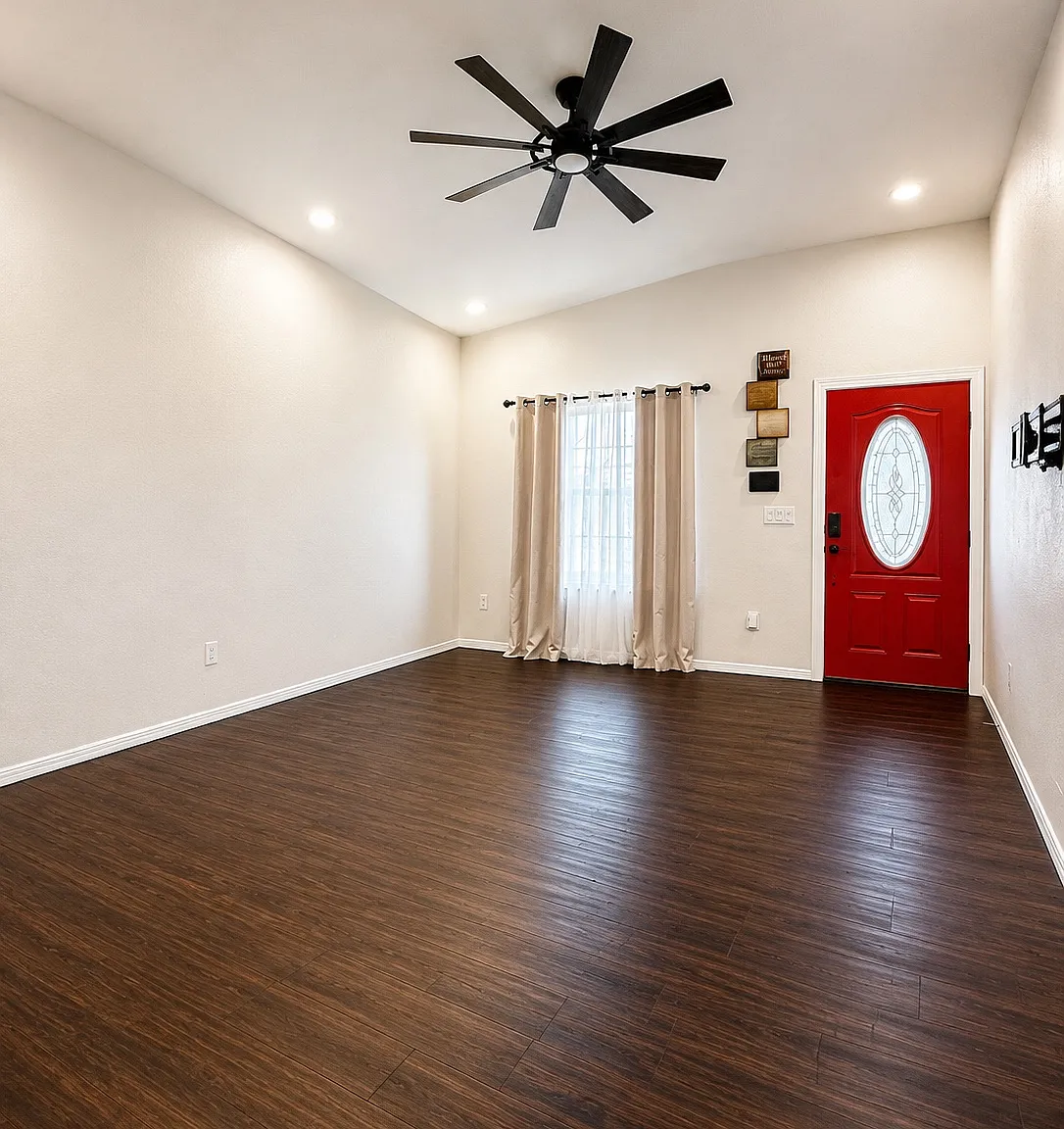 4 bed, 1338 sqft, $1,800 — Photo 4